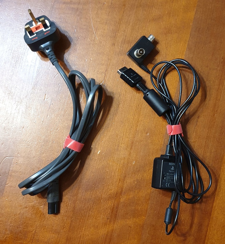 Kabel zasilający oraz antenowy do PlayStation 1