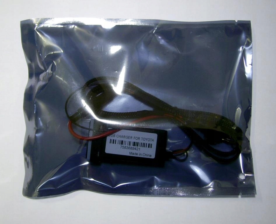 Ładowarka USB Toyota Corolla Auris Yaris RAV4 7730347793