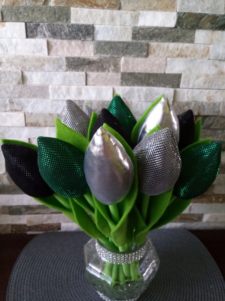 Tulipany szyte BUKIET 14szt czarny srebro zieleń