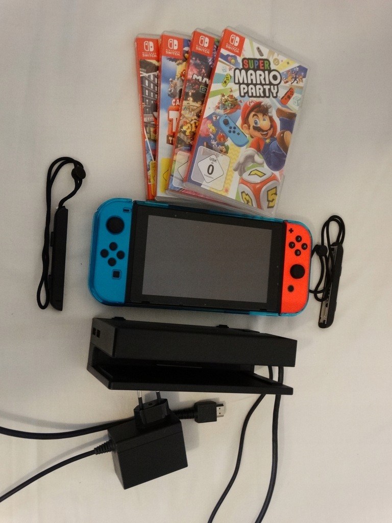 Nintendo Switch + stacja + akcesoria + 4 gry