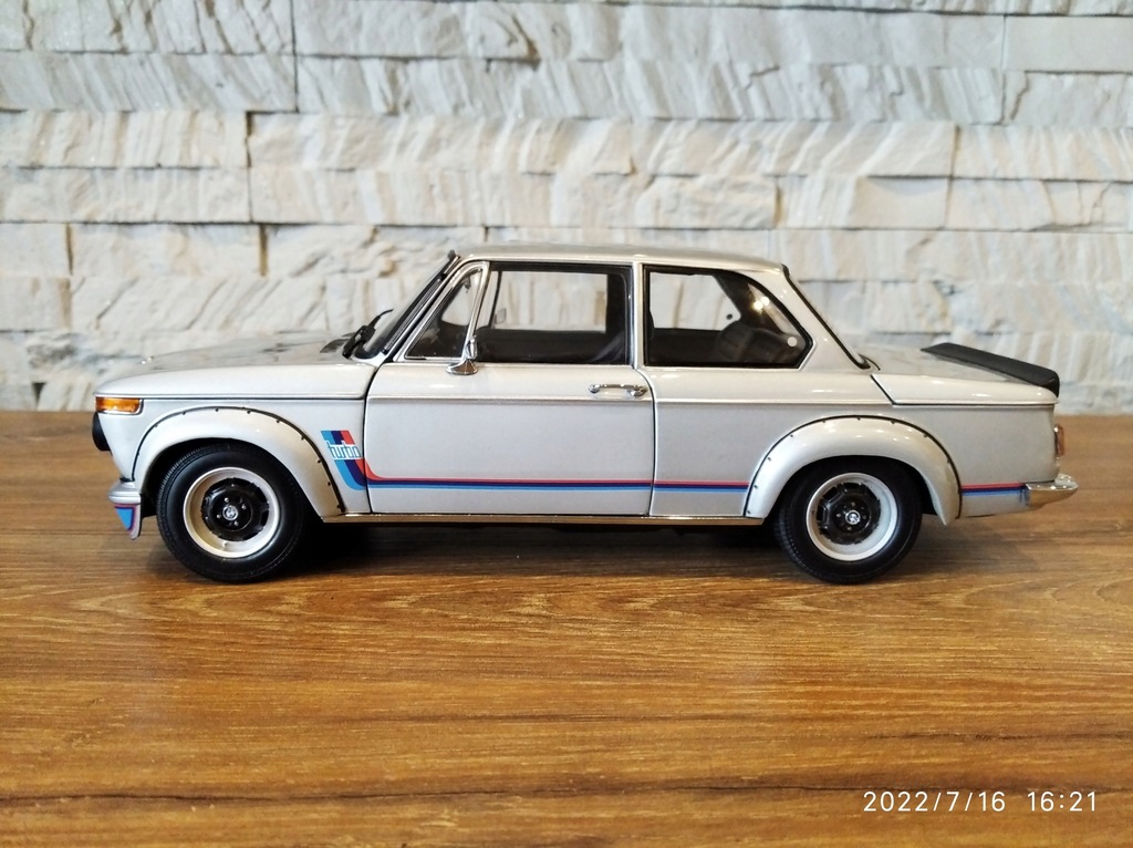 1:18 Kyosho BMW 2002 Turbo model - 12391798393 - oficjalne