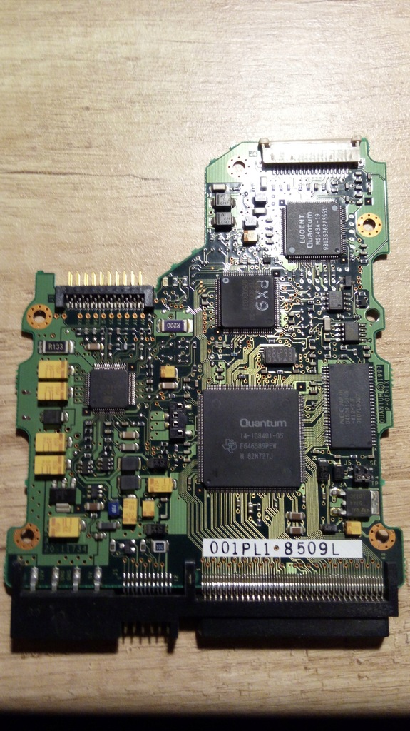 Retro SCSI Quantum Viking II 9,1GB elektronika