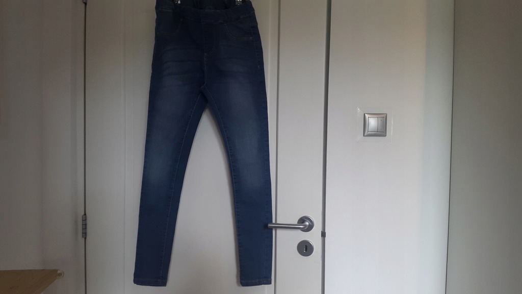 RESERVED jeansowe spodnie 9 lat 140 cm