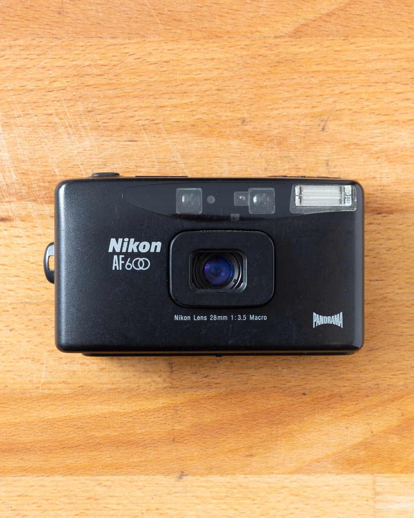 Nikon AF600 28mm f3,5 Macro