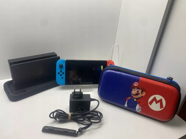 NINTENDO SWITCH LADOWARKA PODKŁADKA W ETUI MARIO