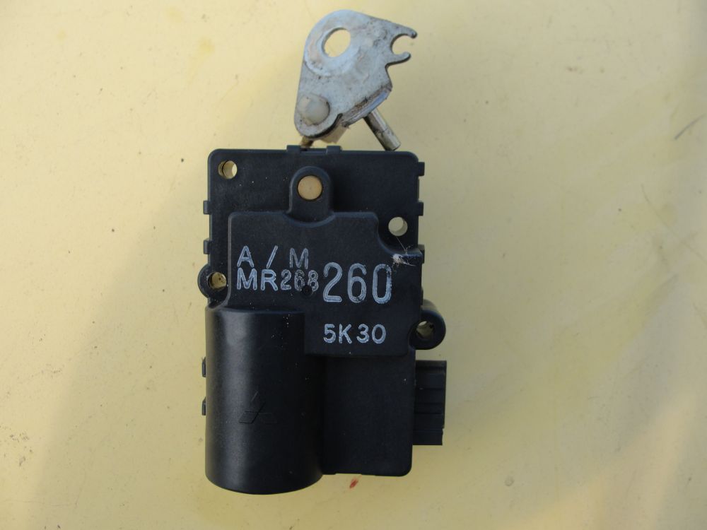 SILNICZEK REGULACJI NADMUCHU OTWARCIA KLAPY S40 V40