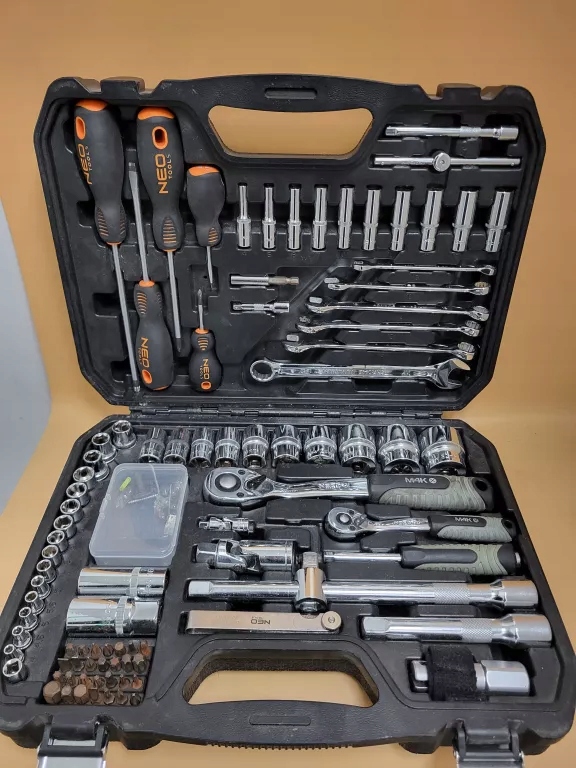 ZESTAW NARZĘDZI NEO TOOLS M4K GARAGE