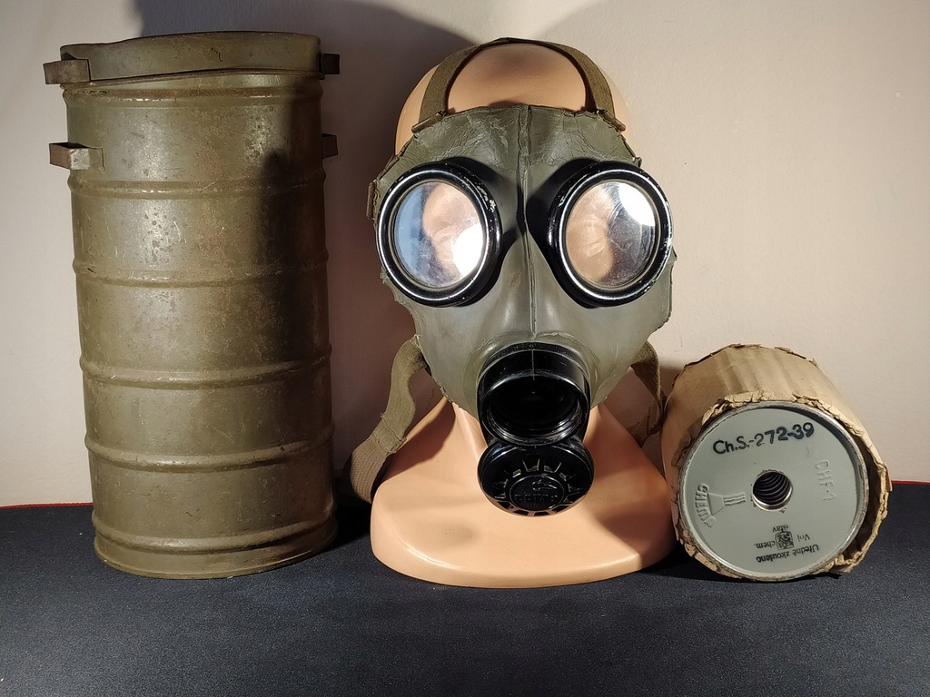 Maska przeciw gazową filtr puszka Czechosłowacka
