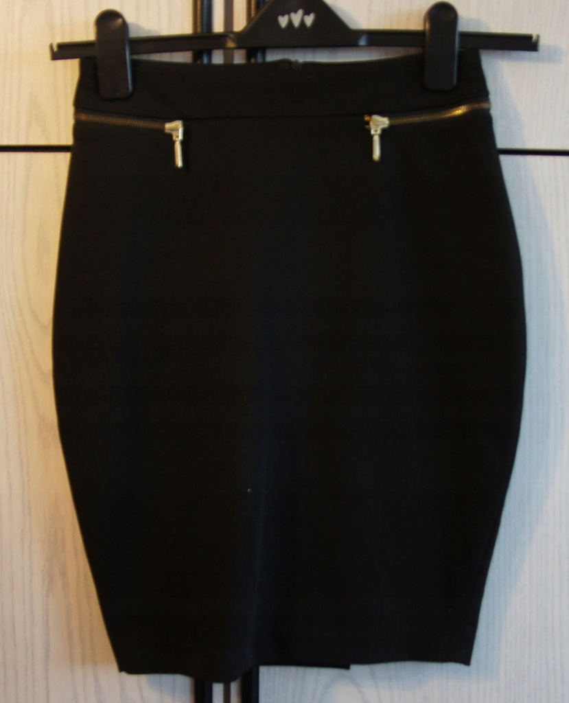 Czarna spódnica firmy Mohito, rozmiar 34