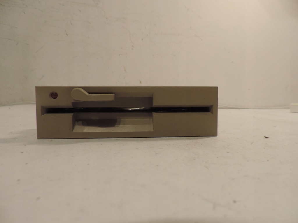 STARA STACJA DYSKIETEK CHINON 94/04/2024