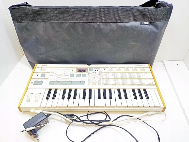 SYNTEZATOR MICROKORG S + POKROWIEC