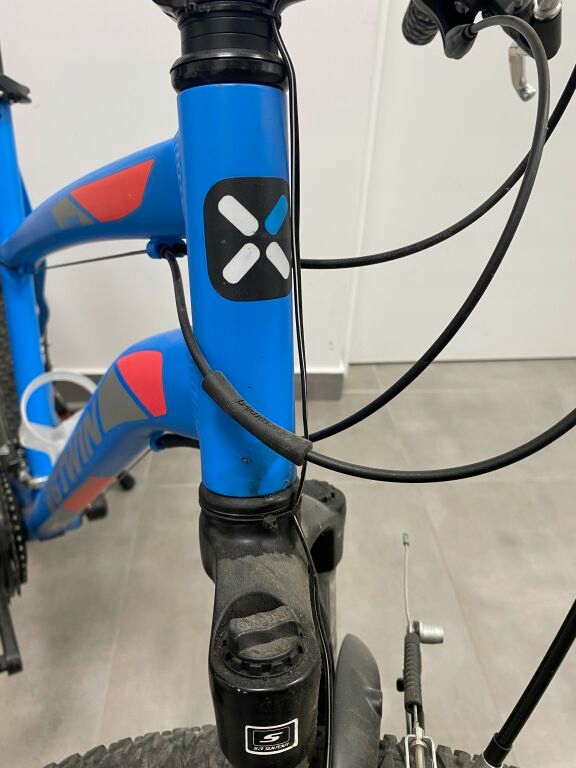 Vtt rockrider 340 noir bleu 2025 fushia