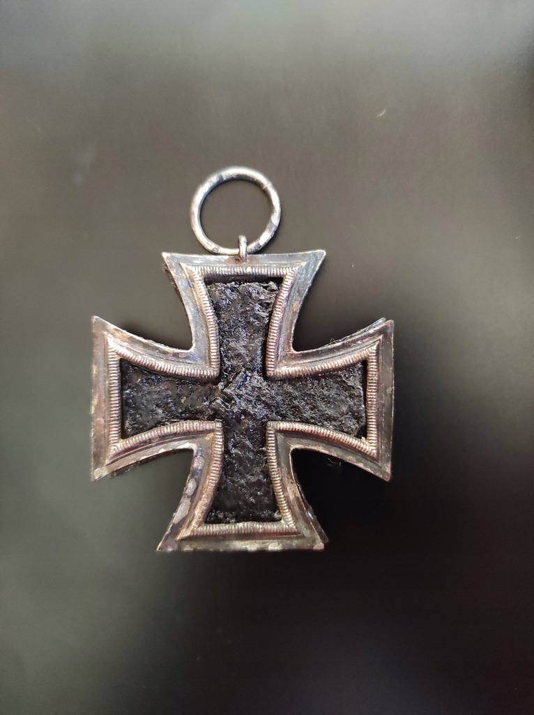 Krzyż żelazny II klasy sygnowany "25"