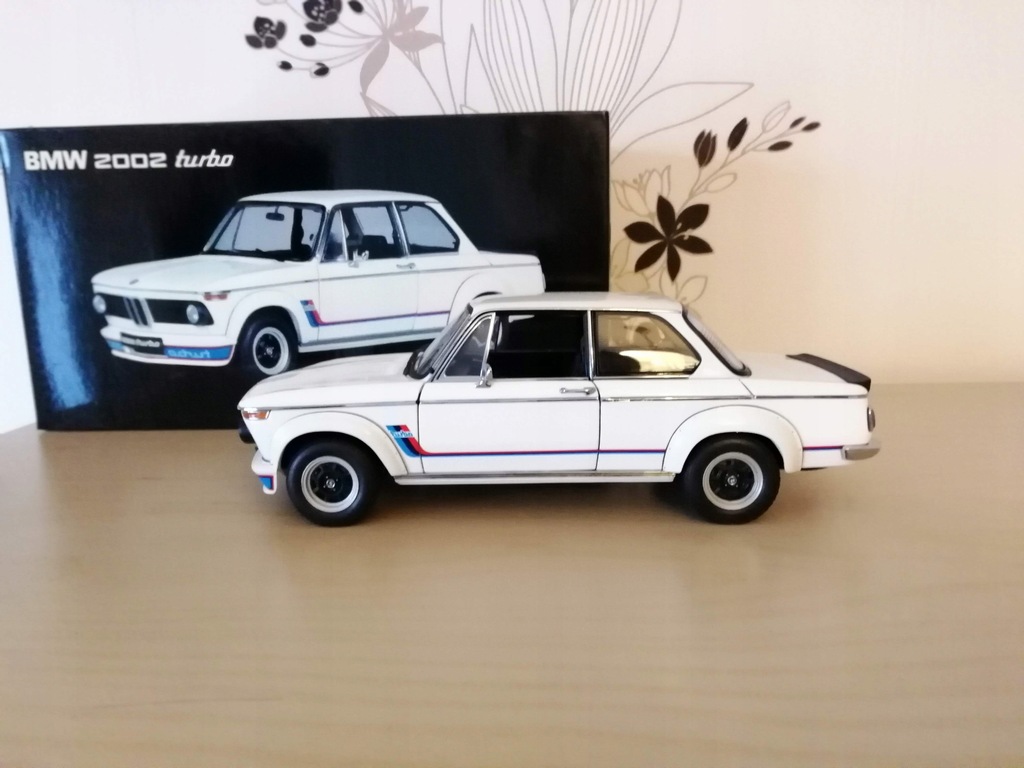 AUTOart 1/18 BMW 323i ホワイト AUTOart 1/18 BMW 323i ホワイト AUTOart 1/18 BMW 323i