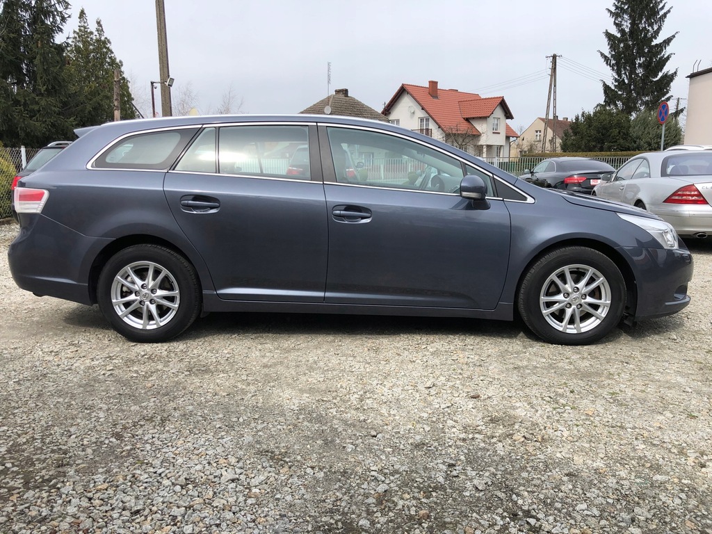 Купить TOYOTA AVENSIS T27 2.0 D-4D 126KM Автосалон Польша: отзывы, фото, характеристики в интерне-магазине Aredi.ru