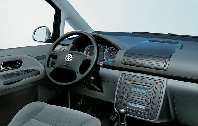 Купить РАДИО VW RCD200 MP3 T4 POLO SHARAN LUPO GOLF BORA: отзывы, фото, характеристики в интерне-магазине Aredi.ru