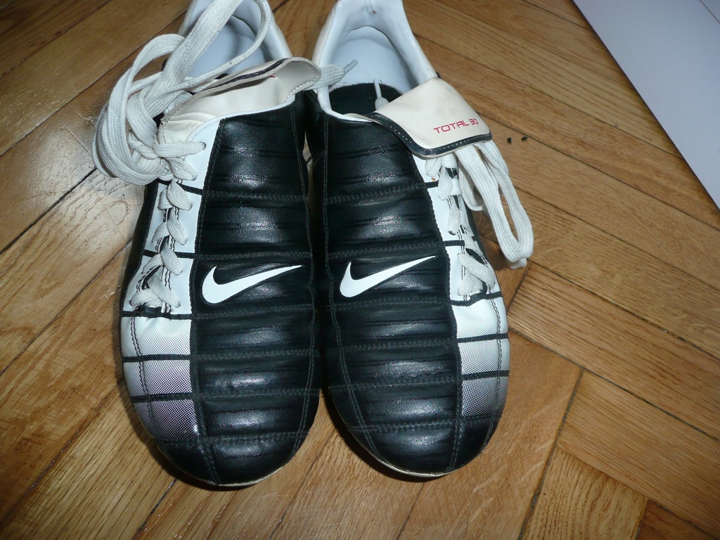 korki nike total 90