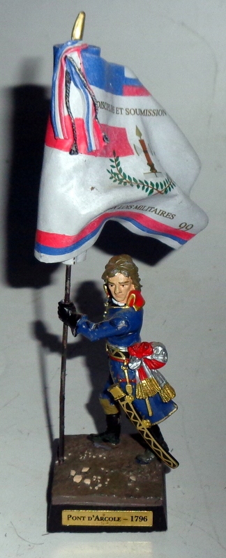 Generał Bonaparte ze sztandarem-figurka ołowiana.