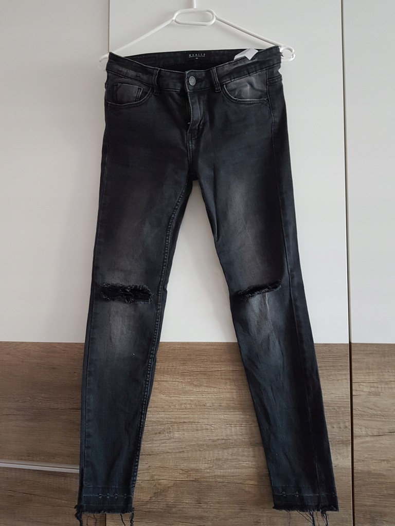 Spodnie jeans czarne MOHITO 36