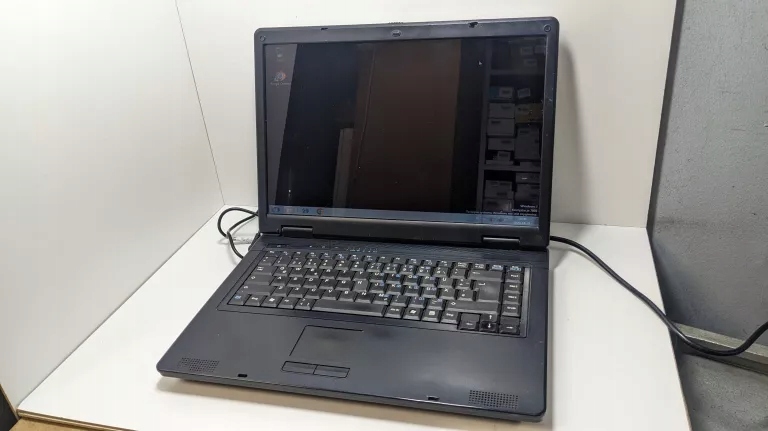 LAPTOP ONE 8515 PENTIUM 1/150 *OPIS*