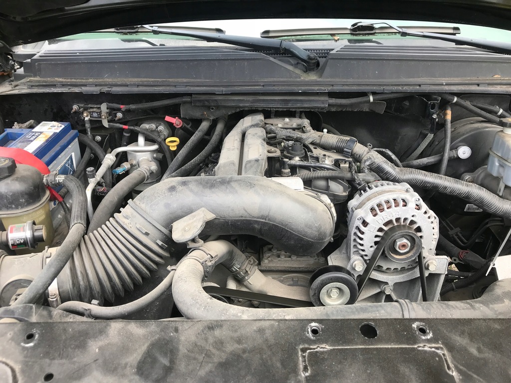 Chevrolet AVALANCHE 4X4 silnik V8 auto z USA