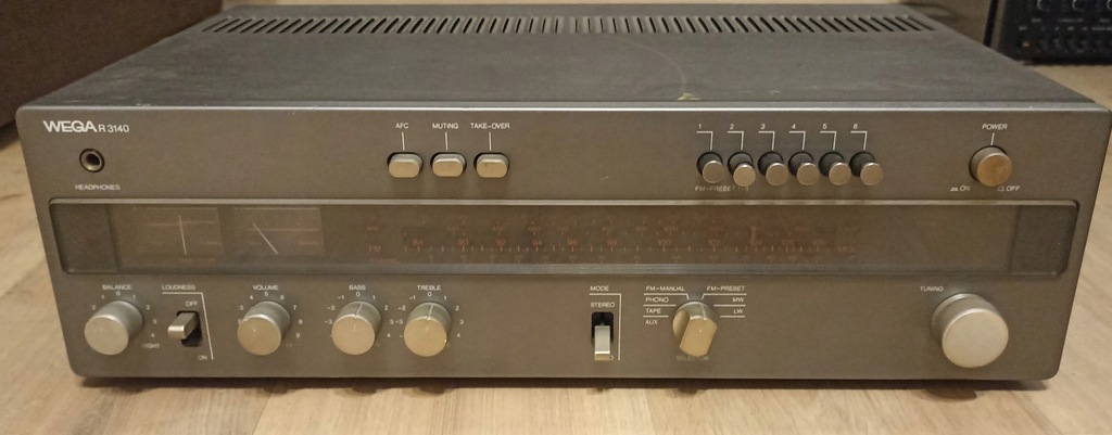 Amplituner Wega R3140