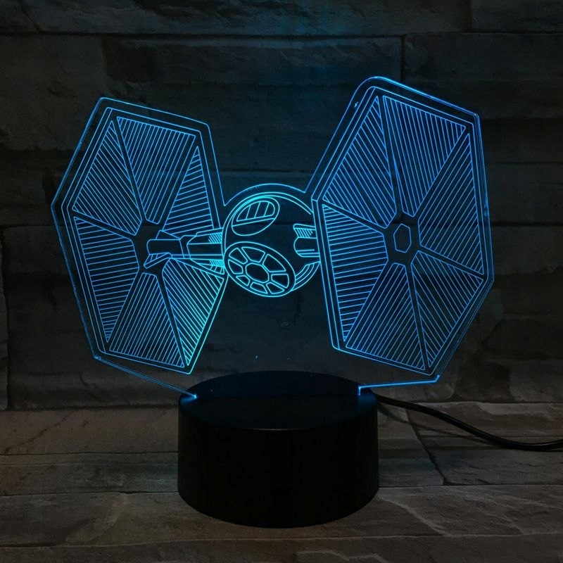 Lampka nocna 3D LED "Gwiezdne Wojny - Myśliwiec" Hologram + pilo