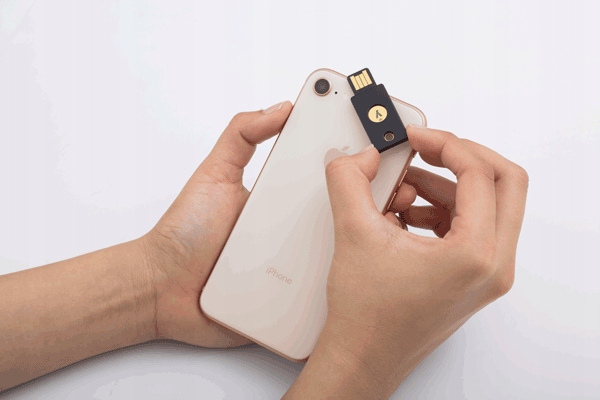 Купить Yubikey 5 NFC U2F FIDO Ключ шифрования Yubico: отзывы, фото, характеристики в интерне-магазине Aredi.ru