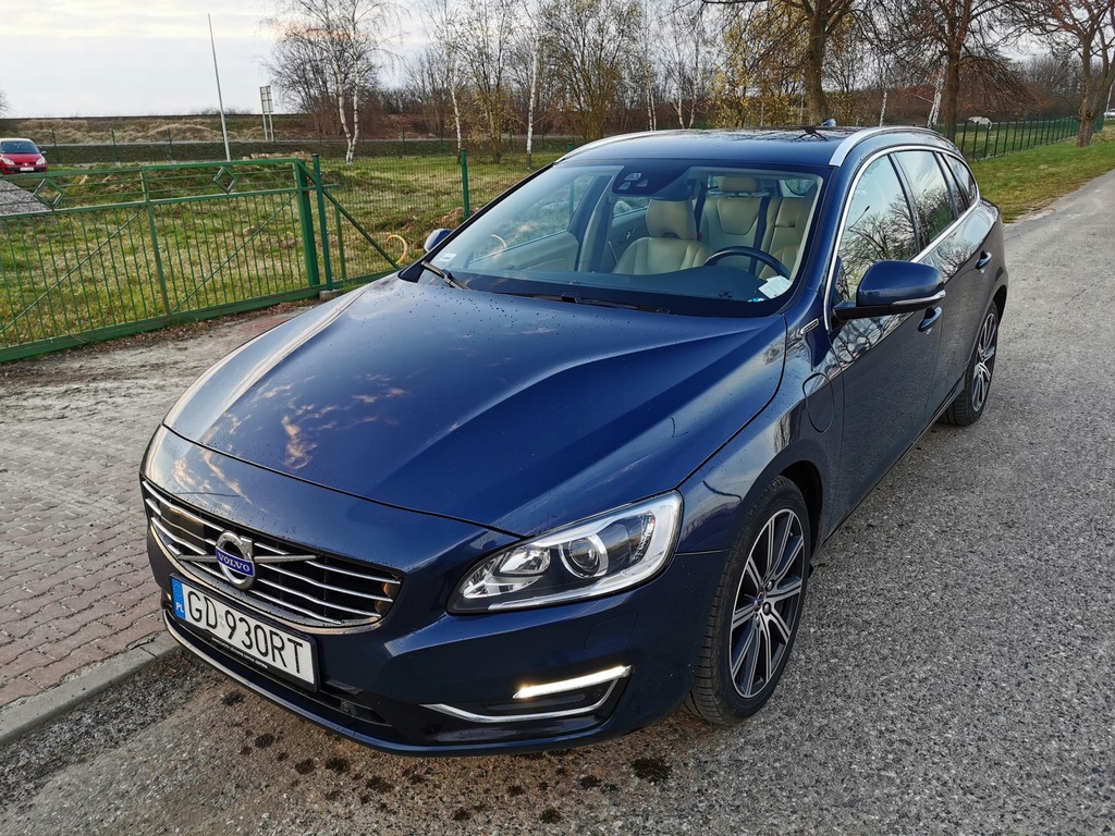 Купить VOLVO V60 (155, 157) D6 Hybrid AWD 220 л.с., подключаемый модуль: отзывы, фото, характеристики в интерне-магазине Aredi.ru