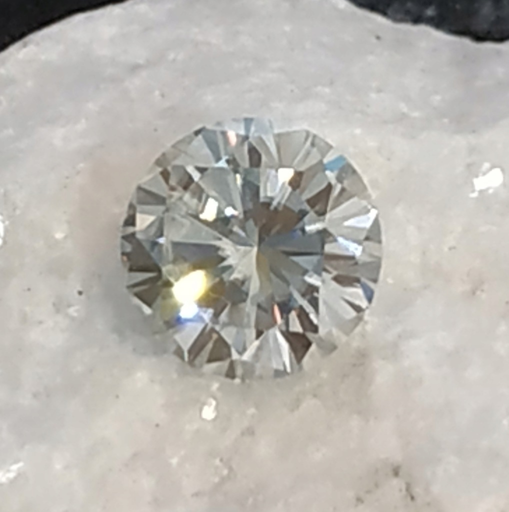 Diament o szlifie brylantowym 2,77 CT Si1-2/F