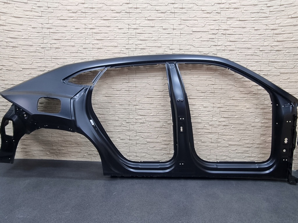 LAMBORGHINI URUS BŁOTNIK POSZYCIE PRAWE QUAT. TRIM