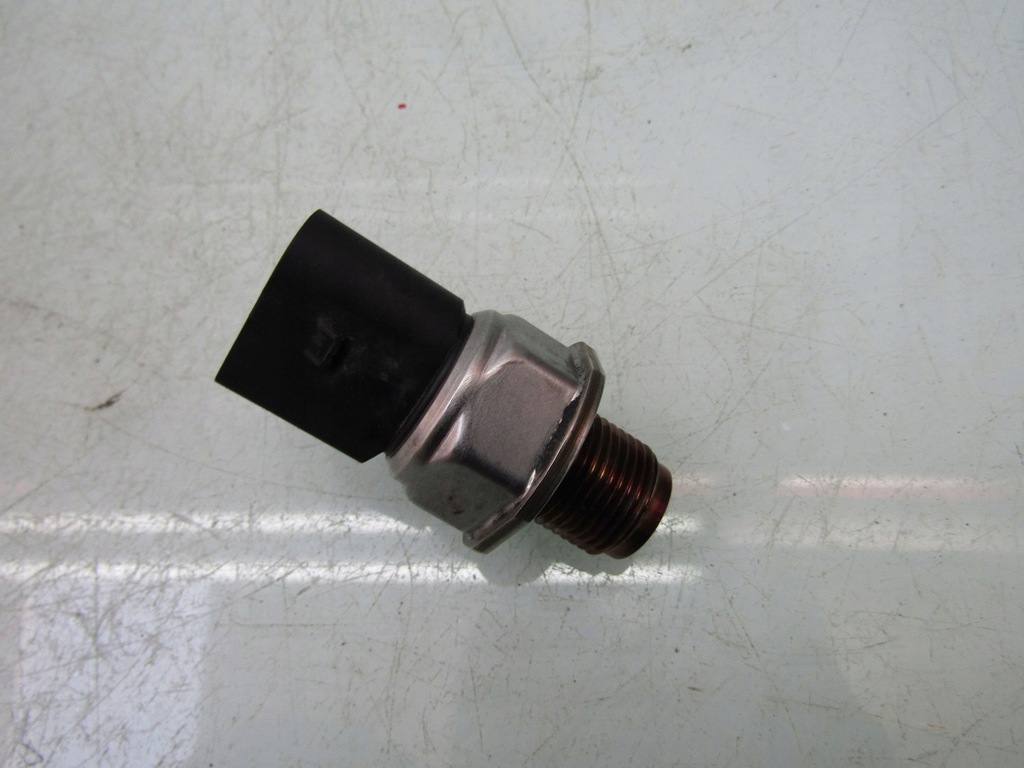 RIO III 1.1 CRDI 12R CZUJNIK CIŚNIENIA PALIWA Z LISTWY 9307Z528A 55PP30-01