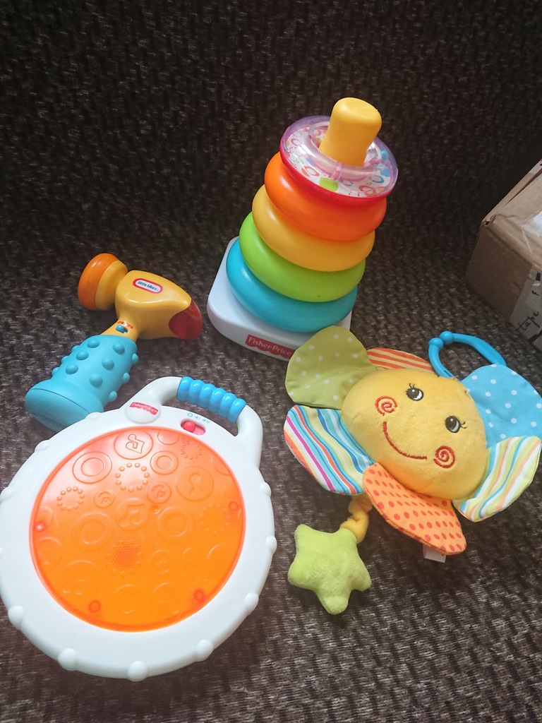 Fisher Price wieza bębenek, zawieszka i młotek td