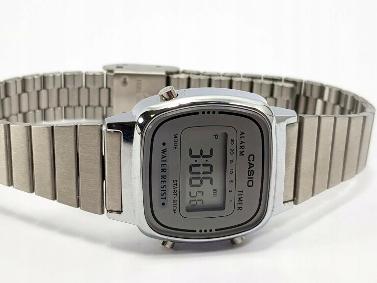 ZEGAREK DAMSKI CASIO COLLECTION RETRO LA670WA-4DF