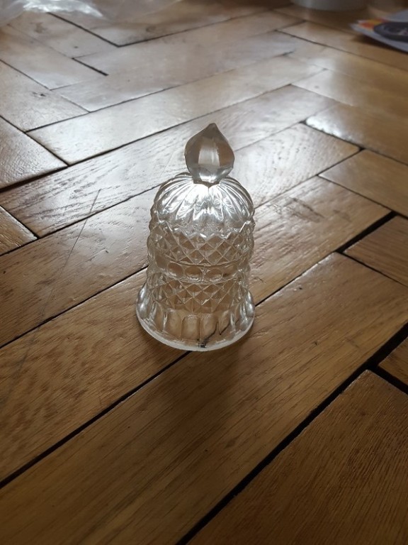 kryształowy "dzwoneczek" - zatyczka na butelkę