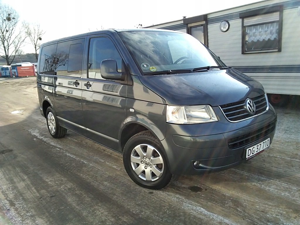 Volkswagen Transporter 2,5 TDI 130KM 8 osobowy