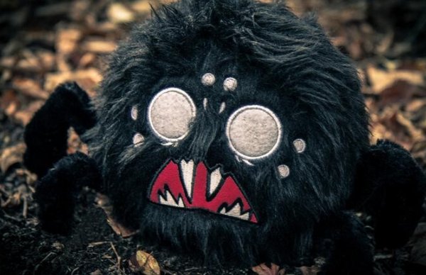 Biały pająk pluszak z gry Don't Starve prezent