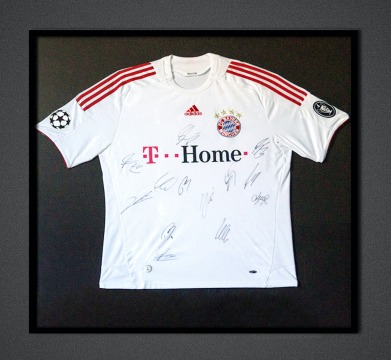 Koszulka z podpisami zawodników Bayernu Monachium