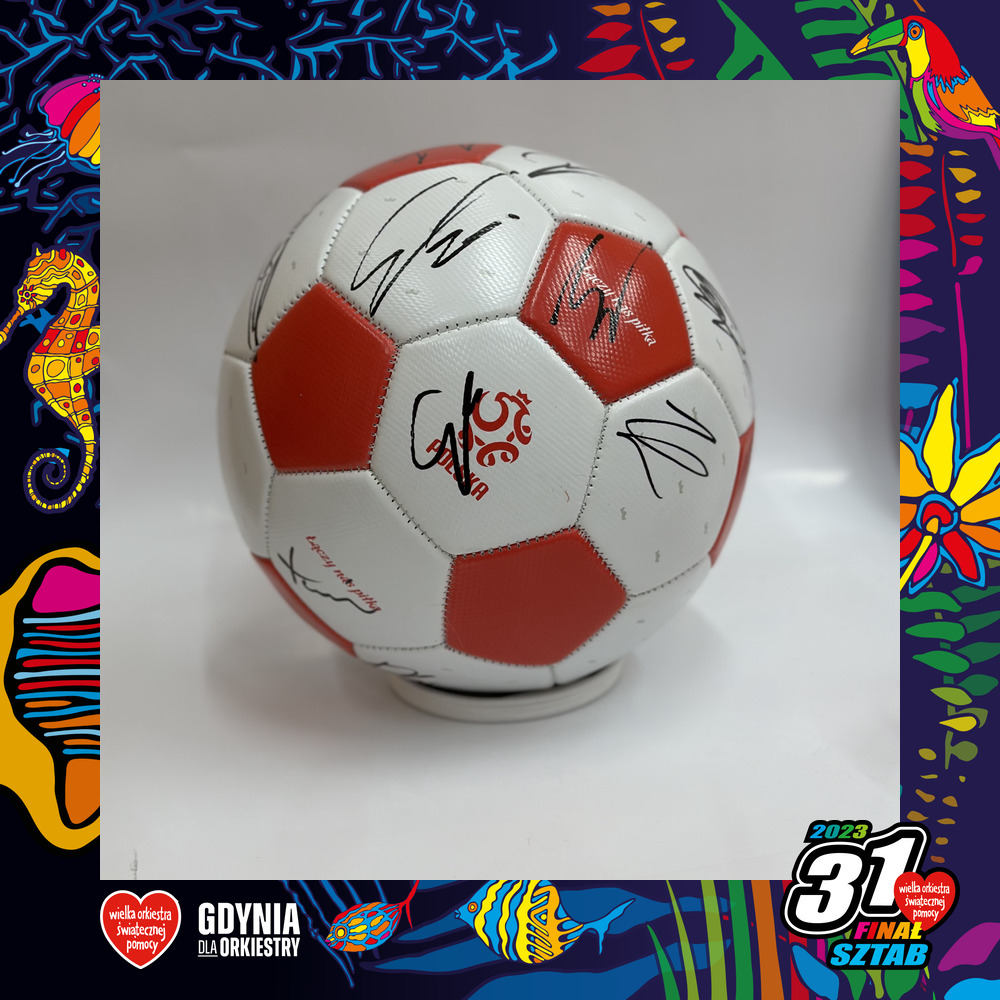 Piłka z podpisami Reprezentacji Polski