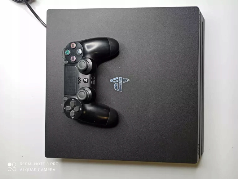 KONSOLA PS 4 PRO - 872 GB