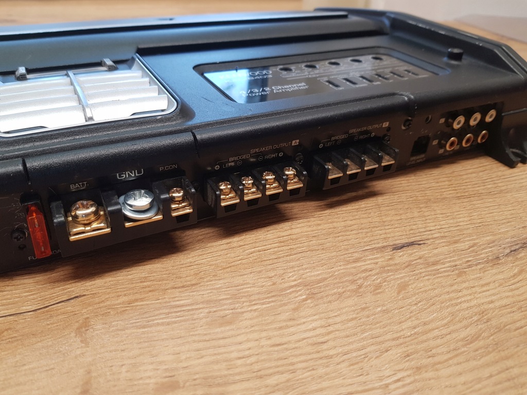 カーオーディオ KENWOOD KAC-8403 Kenwood KAC-8403 4-channel car amplifier 60 watts RMS x 4 at