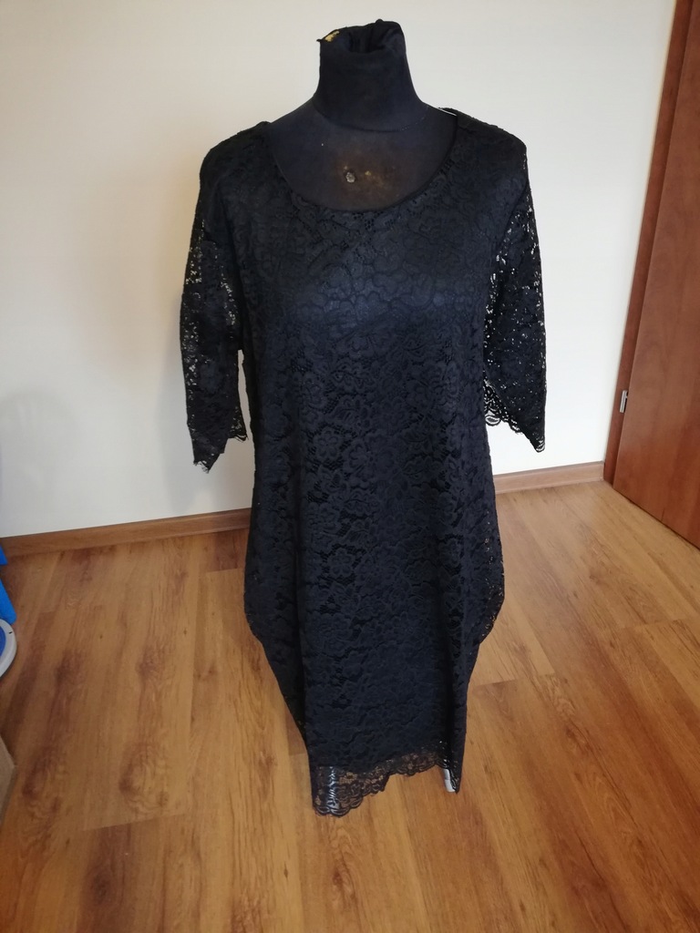 Koronkowa sukienka czarna r 56