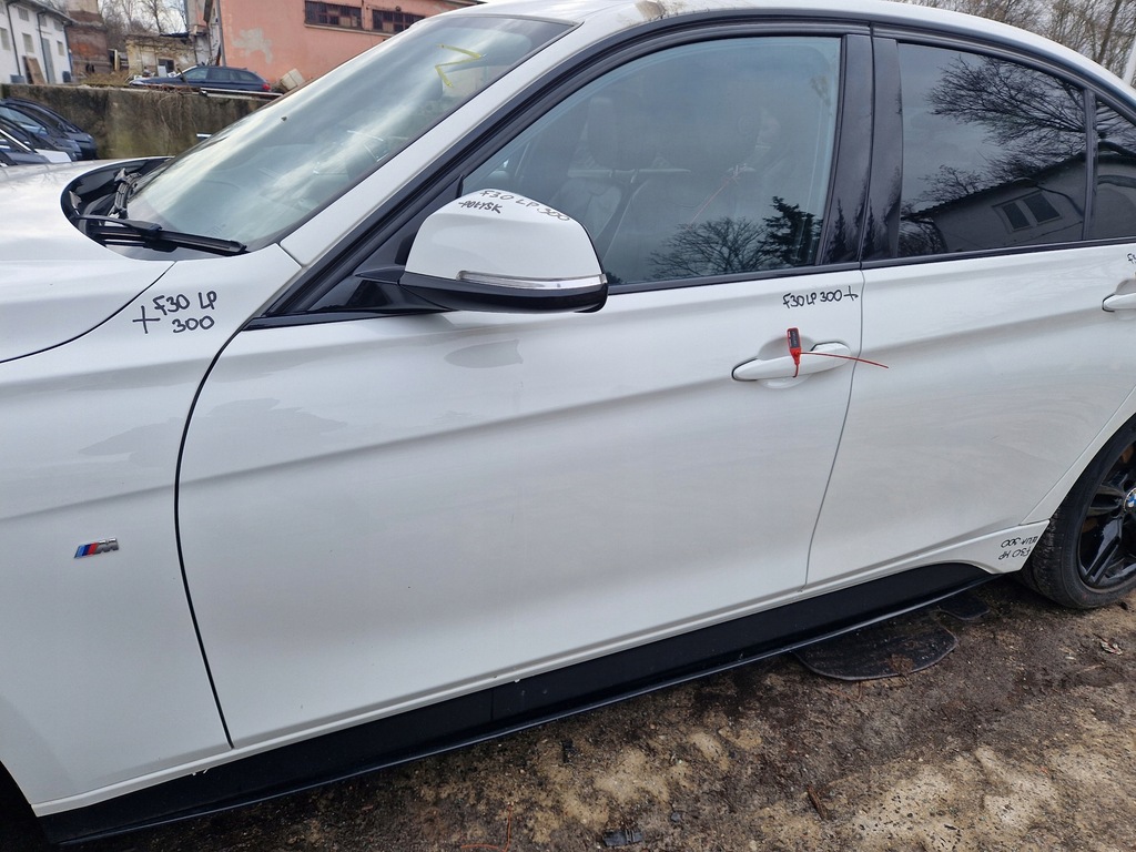 DRZWI LEWE PRZEDNIE BMW F30 F31 300