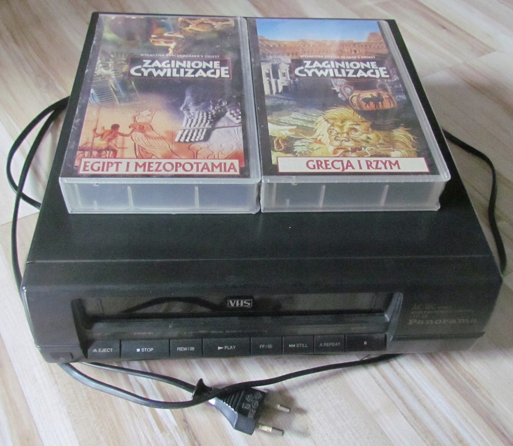 Odtwarzacz VHS PANORAMA VTP-89 ac/dc plus kasety