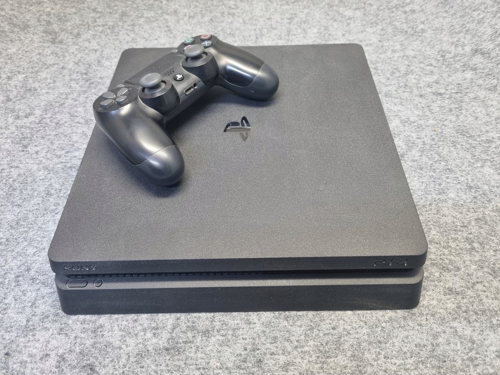 Używana konsola Sony PlayStation 4 z dyskiem 1TB wraz z 3 grami