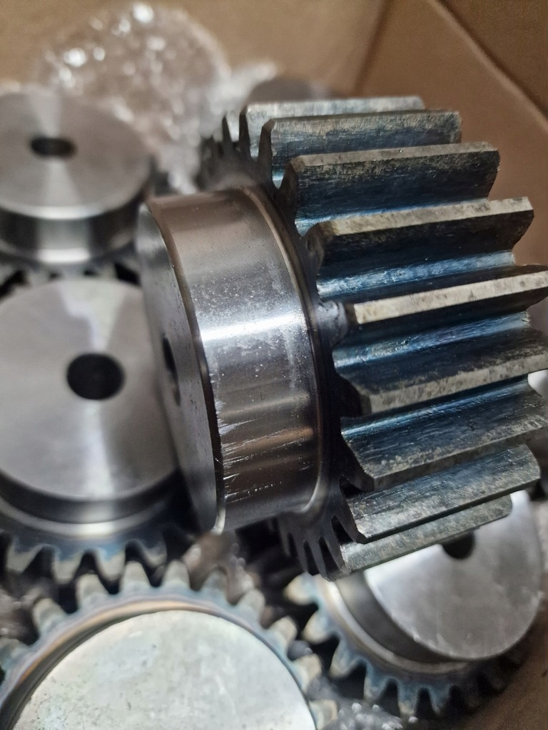 Koło zębate moduł M4 z25 z piastą hartowane