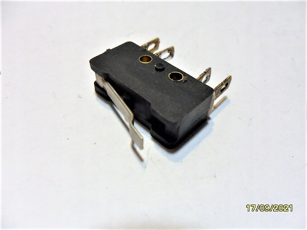 Mikroprzwłącznik 83133 250 V / 2,5 A z dźwignią