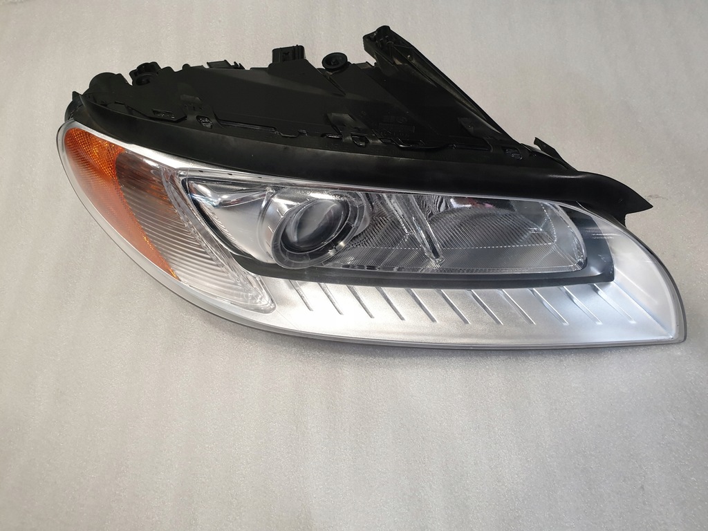 VOLVO S80 V70 XC70 BI-XENON