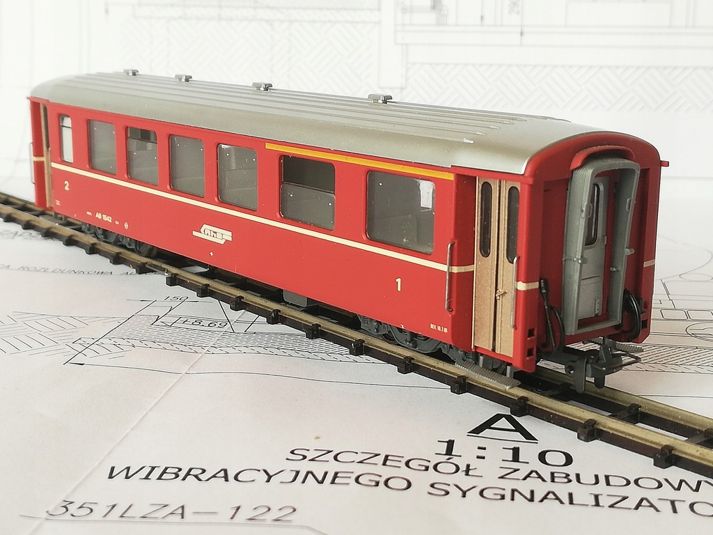 ~*~ H0e/H0m..OSOBOWY 1/2 KLASA CZERWONY..CZTERY OSIE..RHB..BEMO ~*~