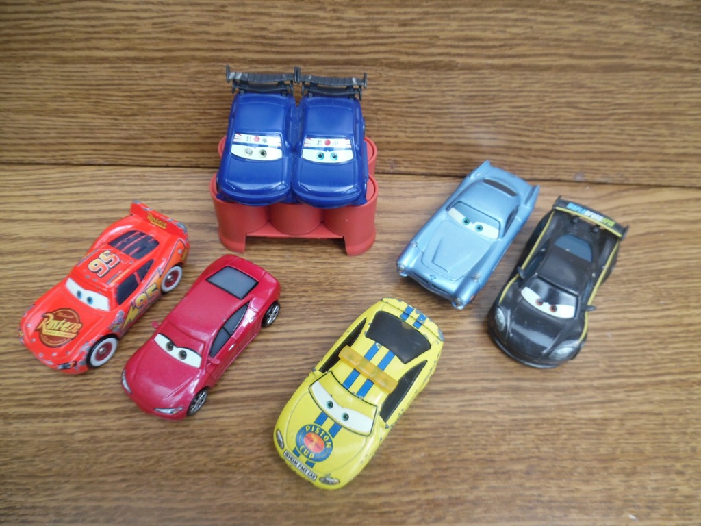 Disney Auta Cars Zestaw 5 DieCast Aut Piston Cup